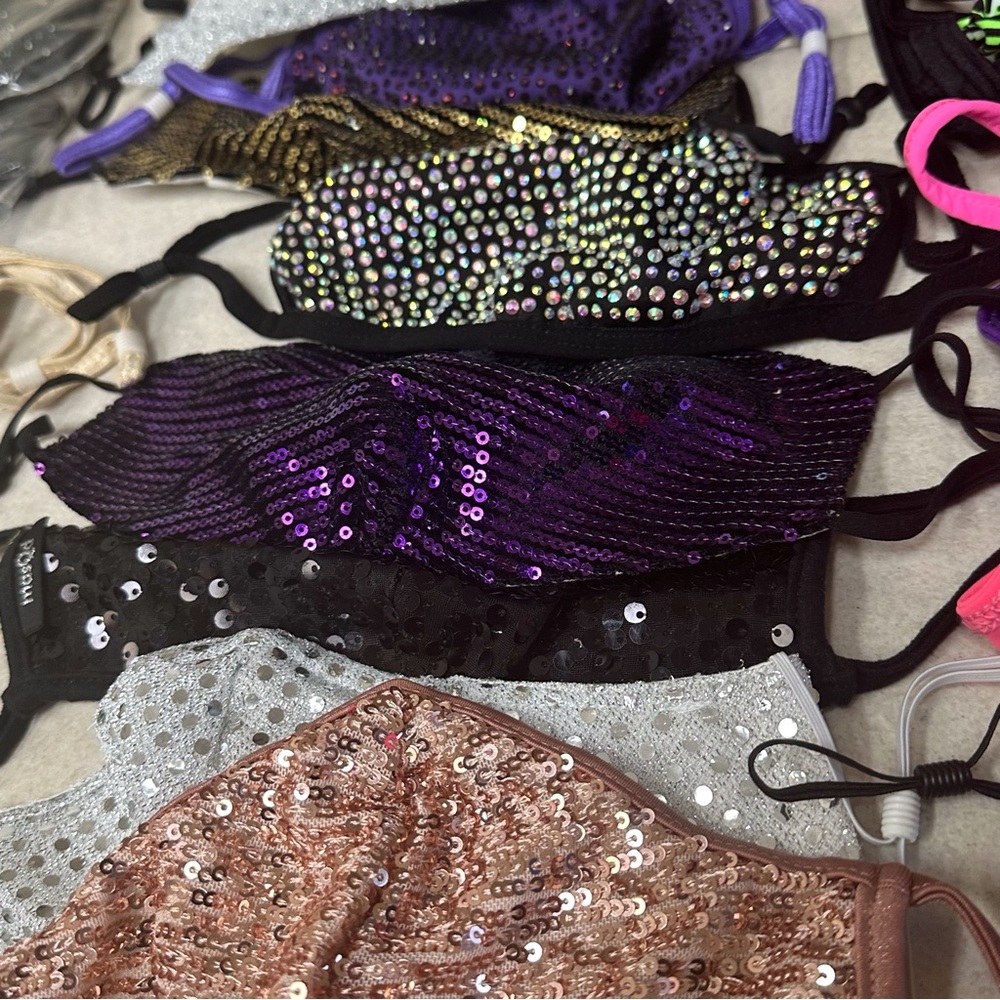 Bundle of 22 Assorted masks AND  3 Lanyards - Picture 14 of 15